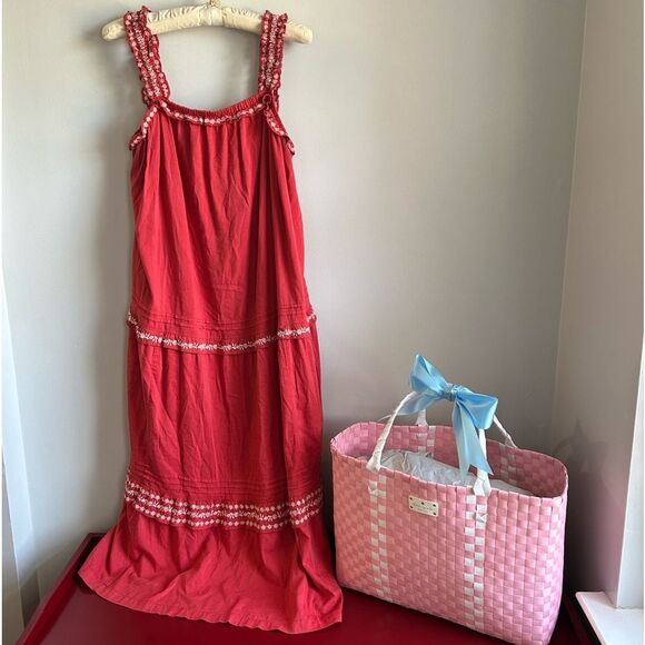Old Navy Dresses & Skirts - Old Navy Embroidered Maxi Dress